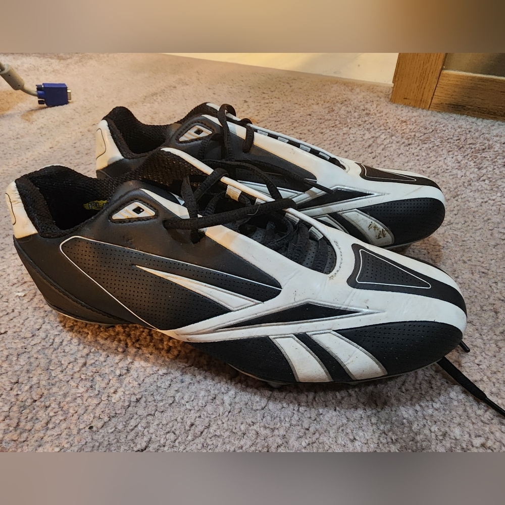 Reebok RBK NFL football cleats Men size 8 lacrosse